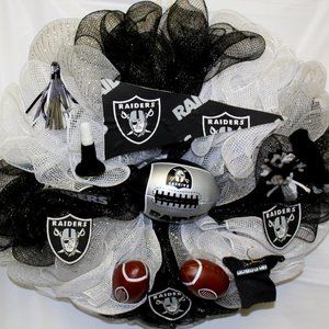 COPY - LAS VEGAS RAIDERS WREATH